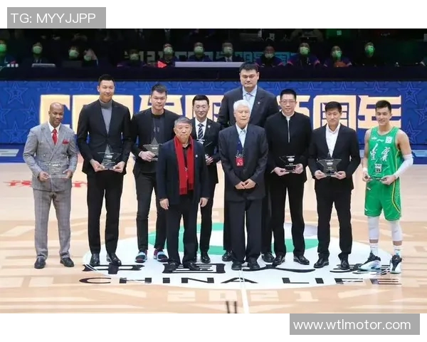 姚明入选篮球名人堂，感谢家人和球迷的支持