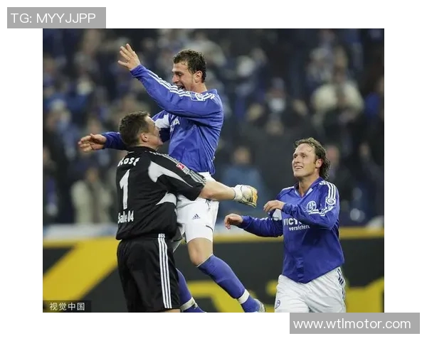 沙尔克04陷入困境，德甲六轮不胜令球迷担忧