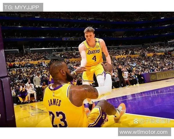 詹姆斯三双领湖人逆转国王，助球队取得八连胜