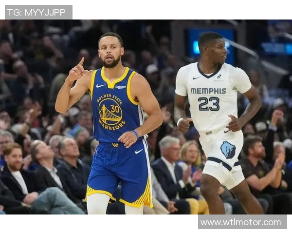 勇士队主场再度大胜，库里投射手感火热